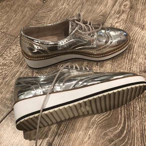 Zara Sneakers - Picture 3 of 3